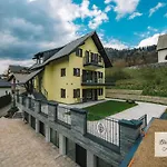 Prestigious And Stylish - Classic One Bedroom With Balcony *