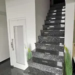 Prestigious And Stylish - Classic One Bedroom With Balcony Bled