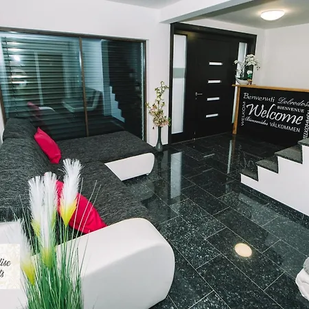 Prestigious And Stylish - Classic One Bedroom With Balcony