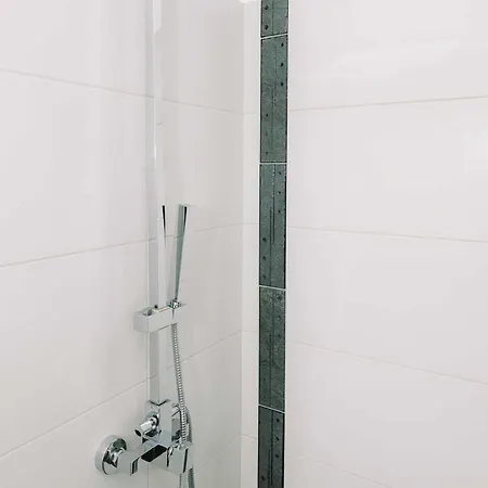 Prestigious And Stylish - Classic One Bedroom With Balcony Блед