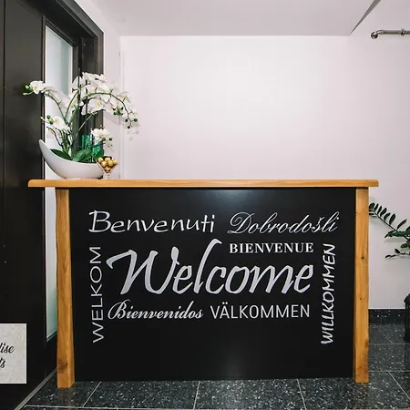 Prestigious And Stylish - Classic One Bedroom With Balcony Bled