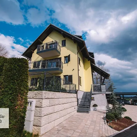Prestigious And Stylish - Classic One Bedroom With Balcony ブレッド