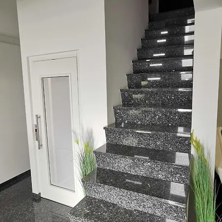 Prestigious And Stylish - Classic One Bedroom With Balcony ブレッド