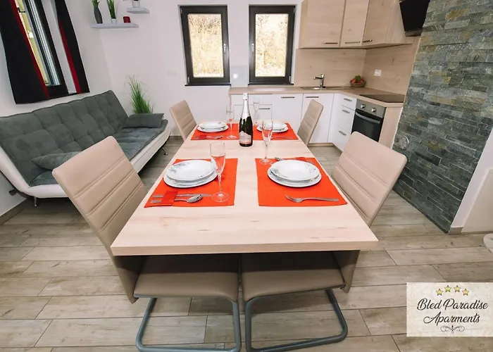 Prestigious And Stylish - Classic One Bedroom With Balcony Апартаменты *