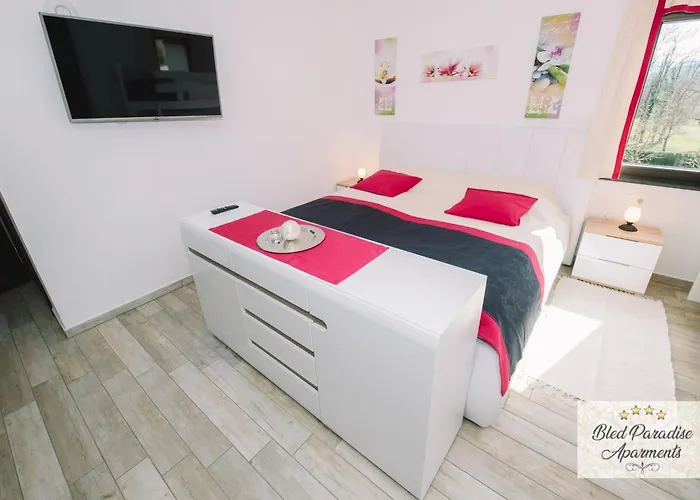 Apartment Prestigious And Stylish - Classic One Bedroom With Balcony *