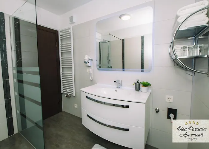 Prestigious And Stylish - Classic One Bedroom With Balcony