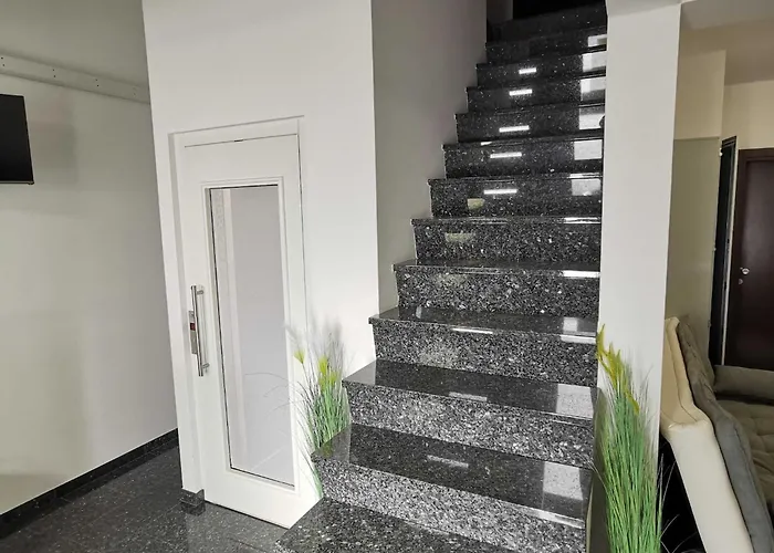 Prestigious And Stylish - Classic One Bedroom With Balcony Блед